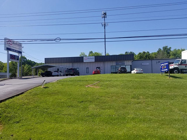Richards Building Supply in Johnson City, TN. Single story, beige and gray building.